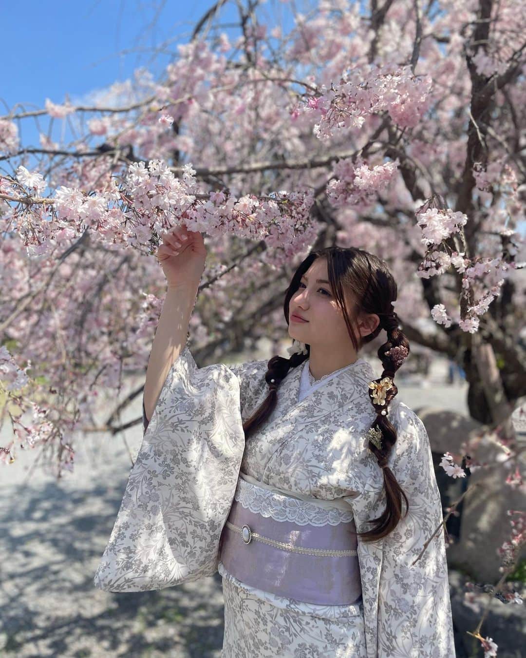 りりあさんのインスタグラム写真 - (りりあInstagram)「着物で今日散策🌸  #桜の季節 #着物 #嵐山 #京都散策 #華美だんご #可愛いお団子 #arashiyama #kyoto #cherryblossoms #spring」4月4日 12時43分 - lilliakarina