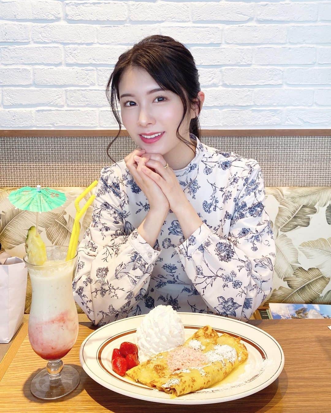 麻衣愛のインスタグラム：「. ⋰ ⋱⋰ ⋱⋰ ⋱⋰ ⋱⋰ ⋱⋰ ⋱⋰ ⋱⋰ ⋱⋰ ⋱⋰ ⋱ . . @eggsnthings_jp の 春限定の桜クレープ｡❀ . ずっと行きたかったやつ やっと食べられた꒰ ¨̮ ꒱⸝♡ . . ⋱⋰ ⋱⋰ ⋱⋰ ⋱⋰ ⋱⋰ ⋱⋰ ⋱⋰ ⋱⋰ ⋱⋰ ⋱⋰  . #instafood #instadaily #cherryblossom #sakura #sakurasweets #eggsnthings #sweets #cafestagram #さくらスイーツ #桜スイーツ」
