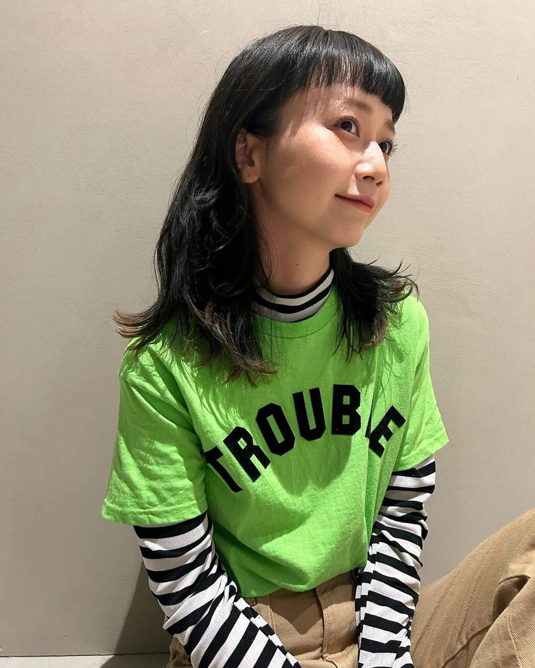 三戸なつめのインスタグラム：「毛先がめちゃめちゃかわいいことになりました💚 かわいすぎて食べてた🎥 さんきゅーあずさちゃん🐹 @____katsura  @cannahair   #mito_natsume」