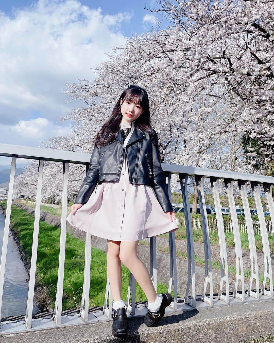 流石夏恋さんのインスタグラム写真 - (流石夏恋Instagram)「🌸  #with桜 💕  今年もキレイに咲いてくれて ありがとう☺️🌸*✲ﾟ*🌸*✲ﾟ*🌸 また来年も楽しみだー！(✿︎´ ꒳ ` )   #桜 #桜スポット #桜の木の下で #🌸   #山梨県 #山梨の桜 #yamanashi_japan   #桜2023 #jc2 #sjc #13歳 #日本の景色」4月4日 12時46分 - karen_ymcitron