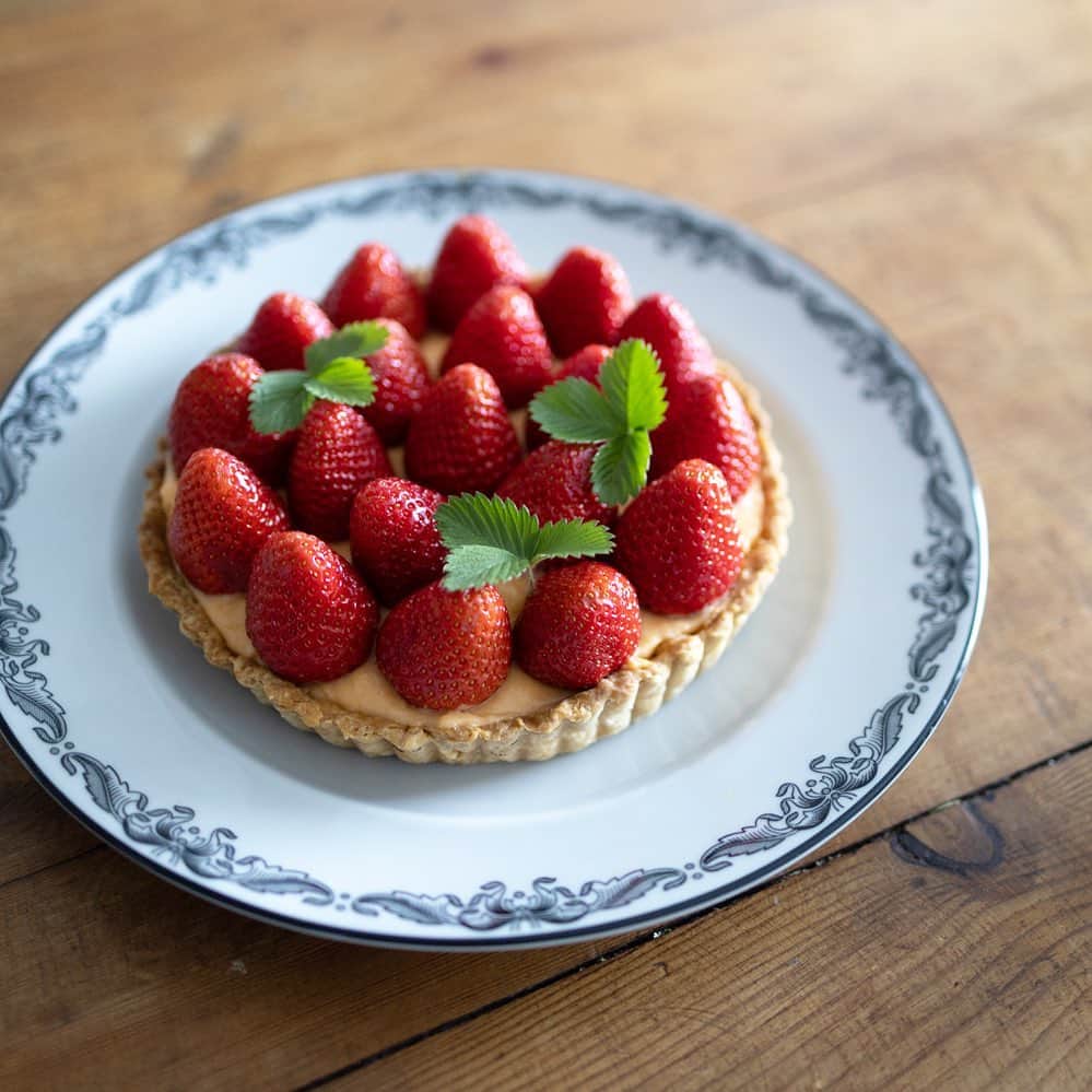 Naomiのインスタグラム：「今年もイチゴのタルトを作りました🍓」