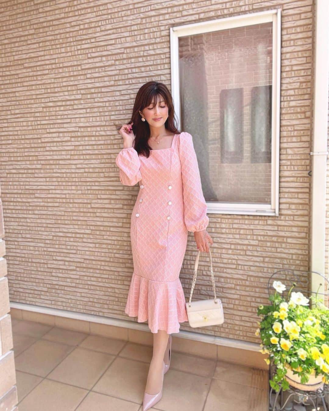のインスタグラム：「🌸 FᴀSʜɪᴏɴ🌸 桜もすっかりスカスカになってきたけど 桜カラーのワンピースは ランタンスリーブと マーメイドラインが綺麗でかわゆ～い🧜‍♀️ ✨   やっぱりピンク着ると気分が違う🫶💓  @sheinofficial  @shein_japan   ワンピース▶︎🆔 12339904 パンプス▶︎🆔 1634037  お🉐になるクーポン【  miyuki 】 1～5,999円→15%OFF 6000円以上→20%OFF クーポン有効期限6月末迄𓂃🎀  *⑅︎୨୧┈┈┈┈┈┈┈┈┈┈┈┈┈┈┈┈୨୧⑅︎*  🌸･ ｡ 　🌸∴｡　* 　 ✨･ﾟ*｡🌸･  　💖 ･ 🌸 ✨ 　　　　 °*.* 💖 　　 ･ ﾟ*｡･ﾟ✿｡ 　　🌸　🌸 ･✨°*. 　　　｡·*･｡ﾟ *.｡🌸｡ ✿ 　　　　* ｡･ﾟ*.｡ 　　　 　*　💖 ﾟ･✨🌸 * ｡ 　　　　　　･ﾟ ｡🌸   #SHEINforAll #SHEIN #ad   #SHEIN #shein購入品   #プチプラコーデ#プチプラファッション #きれいめコーデ #きれいめファッション #シンプルコーデ  #シンプルファッション #ワンピース #ワンピースコーデ  #春コーデ #ママコーデ #アラフォーコーデ  #アラフィフコーデ  #ピンク #ピンクコーデ  #40代ファッション  #50代ファッション  #大人可愛い #大人可愛いコーデ  #トレンドコーデ  #160cmコーデ  #ポートレート」