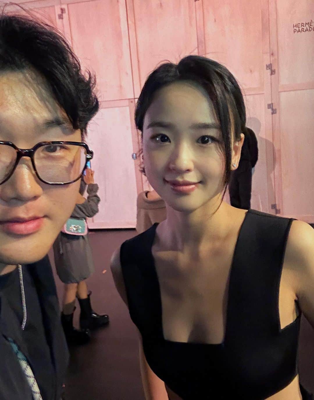 가로수길 , Seoulのインスタグラム：「Hermès Parade | Home collection🍽️🪞🖼️⛲️🪑✨  행사 몇시간 전 갑자기 잡힌 촬영  최근 간 행사중에 제일 재미 있었던, 공연도, 케이터링도 샴페인도 🫶🏻  평소 팬이던 손연재님과 셀카도 찍었다아아아앙아 오예  감사합니다 @kieunse @parkmiran84 🙌🏻🙌🏻🫶🏻  #Hermès #Hermèsparade #에르메스퍼레이드 #에르메스홈」