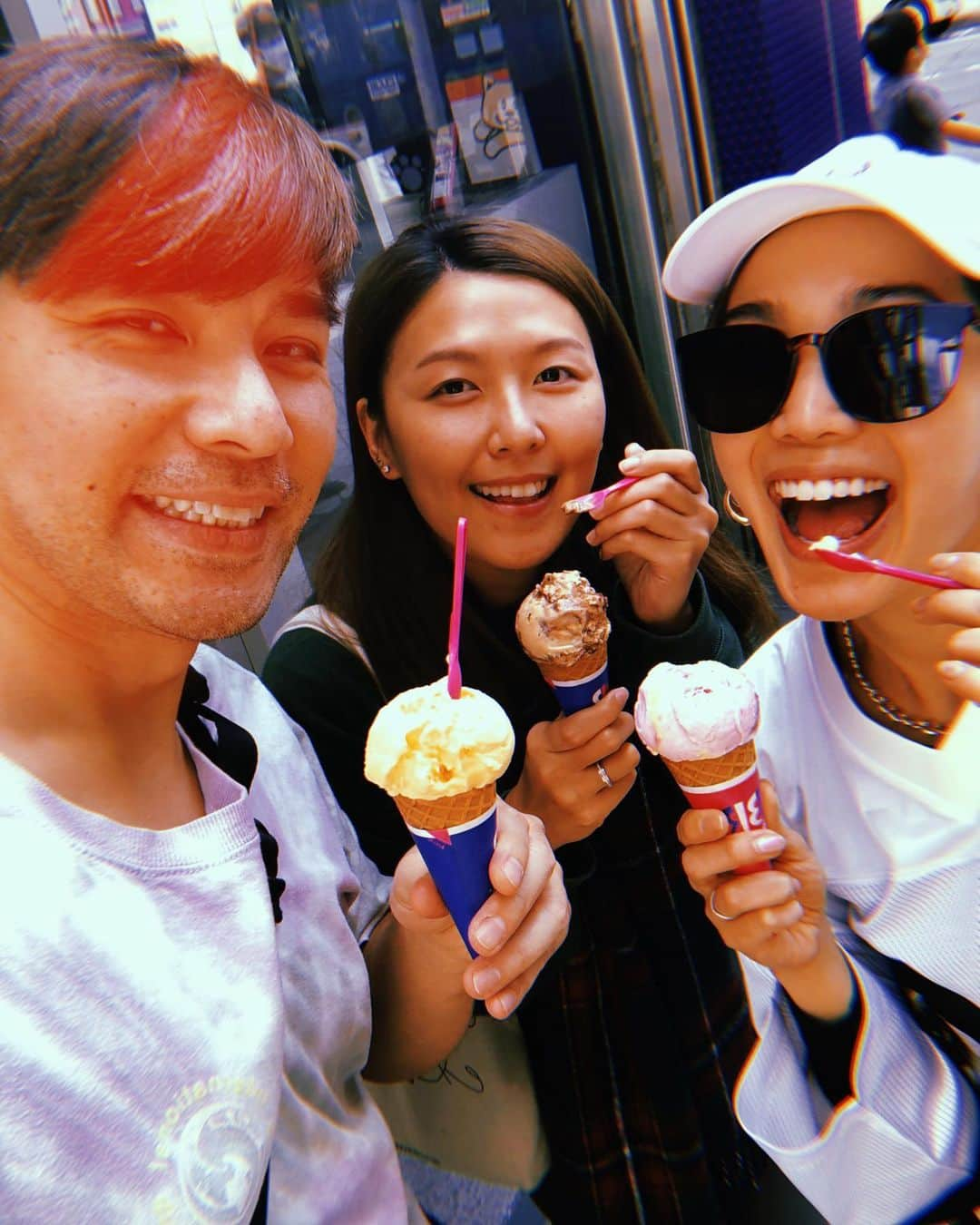 レスレイ・チアンさんのインスタグラム写真 - (レスレイ・チアンInstagram)「Tokyo Friends & Lovers 🇯🇵❤️🌸  So thankful that my work brings me back to my 2nd home every once in a while 🎥🗼🍙 久しぶりにみんなに会えてよかったね♡気づかないうちにもう17年経ってちょっとびっくりしたけどやっぱりそれにもプライドあるよね！永遠の親友♡みんな元気そうでよかったわ♡  #tokyo #japan #bff #besties #travel #happymemories」4月4日 13時14分 - lesleychianglove