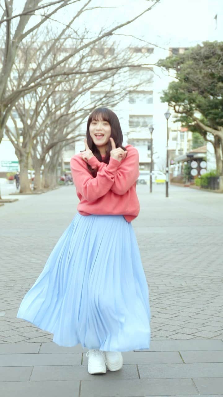 中嶋ユキノのインスタグラム：「・ ／ 🤷🏻‍♀️✨ダンス動画PartC✨🤷🏻‍♀️ ＼  3月15日発売されたミニアルバムの中の一曲 「なんでなの！？」の ダンス動画PartC😆❣️  アコ旅が終わったら、 これ、踊れるようになりたいなぁ😇✨  中嶋ユキノ アコ旅2023 〜新しい空の下で〜  3月19日（日）仙台 darwin🌸 3月25日（土）福岡 ROOMS🌸 4月2日（日）札幌 cube garden🌸 4月8日（土）大阪 BANANA HALL 4月9日（日）名古屋 BL cafe 4月15日（土）富山県民小劇場 ORBIS 4月22日（土）広島 Live space Reed 4月23日（日）岡山 MO:GLA 4月27日（木）東京 SHIBUYA PLEASURE PLEASURE  チケット🎫プレイガイドにて発売中！  ＼アコ旅2023メンバー／  ボーカル＆ピアノ #中嶋ユキノ  パーカッション #若森さちこ ギター #門馬由哉 ベース #小川悠斗  もんちゃん一部お休みの所は、 ギター  #小金坂栄造  #中嶋ユキノ #シンガーソングライター #nakajimayukino #singersongwriter #acoustic #新しい空の下で #アコ旅 #ツアー #アコースティックツアー #ダンス #ダンス動画 #ダンス #dance #dancer #dancevideo」