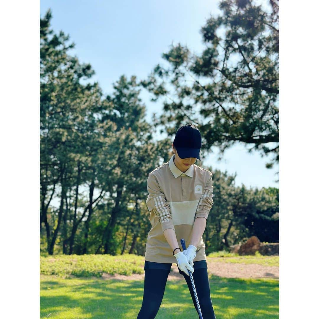 Shizukaさんのインスタグラム写真 - (ShizukaInstagram)「自然の中で身体を動かした日⛳️ #DreamShizuka #golf #初ラウンド #写真はできてる風だけど #全くできなさすぎてワロタ」4月4日 13時34分 - shizuka_dream06