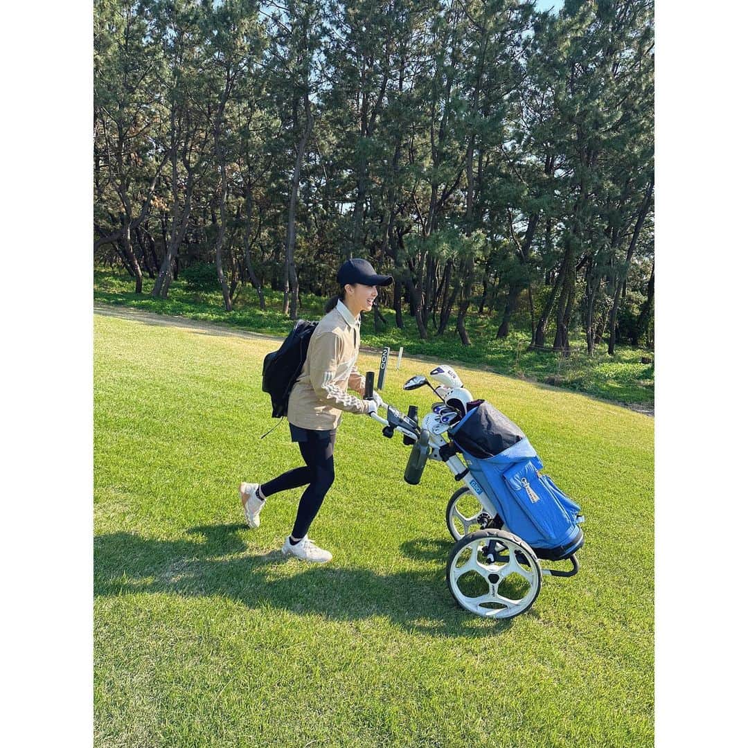 Shizukaさんのインスタグラム写真 - (ShizukaInstagram)「自然の中で身体を動かした日⛳️ #DreamShizuka #golf #初ラウンド #写真はできてる風だけど #全くできなさすぎてワロタ」4月4日 13時34分 - shizuka_dream06