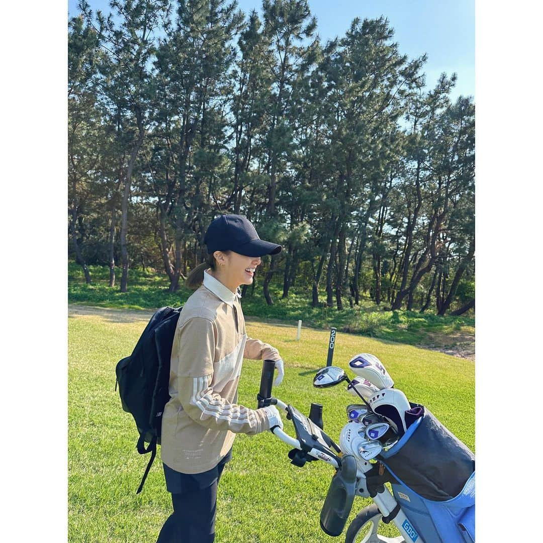 Shizukaさんのインスタグラム写真 - (ShizukaInstagram)「自然の中で身体を動かした日⛳️ #DreamShizuka #golf #初ラウンド #写真はできてる風だけど #全くできなさすぎてワロタ」4月4日 13時34分 - shizuka_dream06