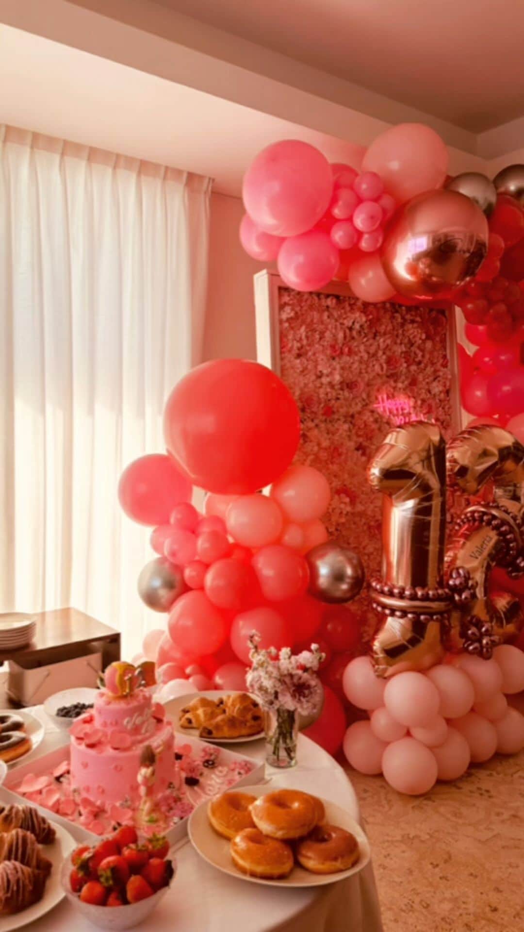 アンナ・オルティス（イニエスタの妻）のインスタグラム：「Feliz duodécima vuelta al sol a nuestra pequeña adolescente maestra; a la personita tan especial que nos sumergió en este apasionante viaje.. Gracias por tu dulzura y sensibilidad. Gracias por llegar. Y gracias por quedarte. Te quiero! Te queremos! 3/04」