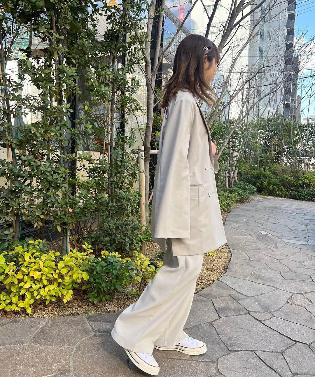 安中芙美さんのインスタグラム写真 - (安中芙美Instagram)「jacket🪡 3月Marchの♡♡♡ お気に入りのジャケットスタイル◎ 真っ白とかも個人的に気分な23SS◎ 春服楽しめるの幸せネ！」4月4日 18時00分 - fumitwinsworld