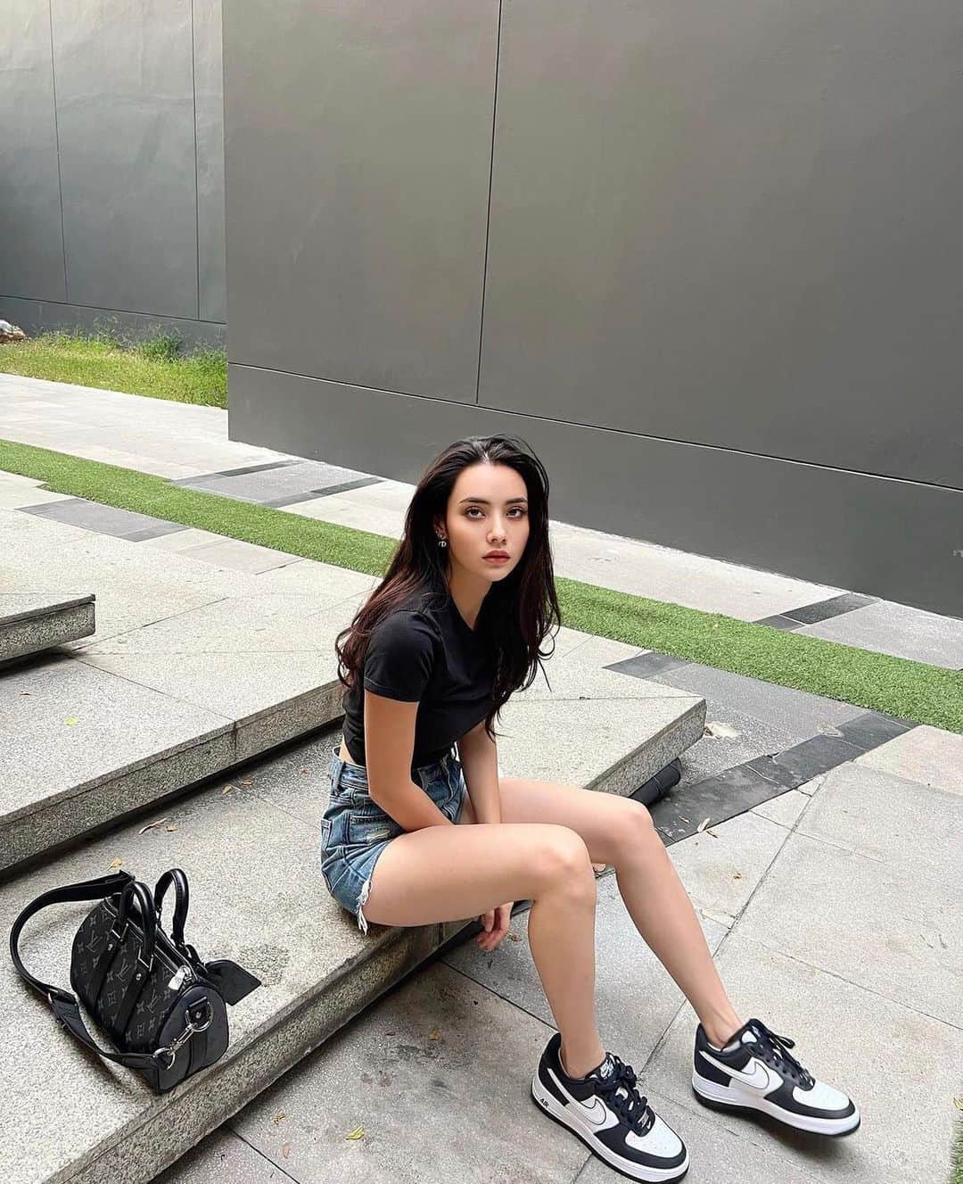 南鈴のインスタグラム：「こんにちは🖤 #南鈴 #タイ女優 #thaiactress #タイモデル #thaimodel #タイ美人 #thaibeauty #ミスティーンタイランド #missteenthailand #missteenthailand2011」