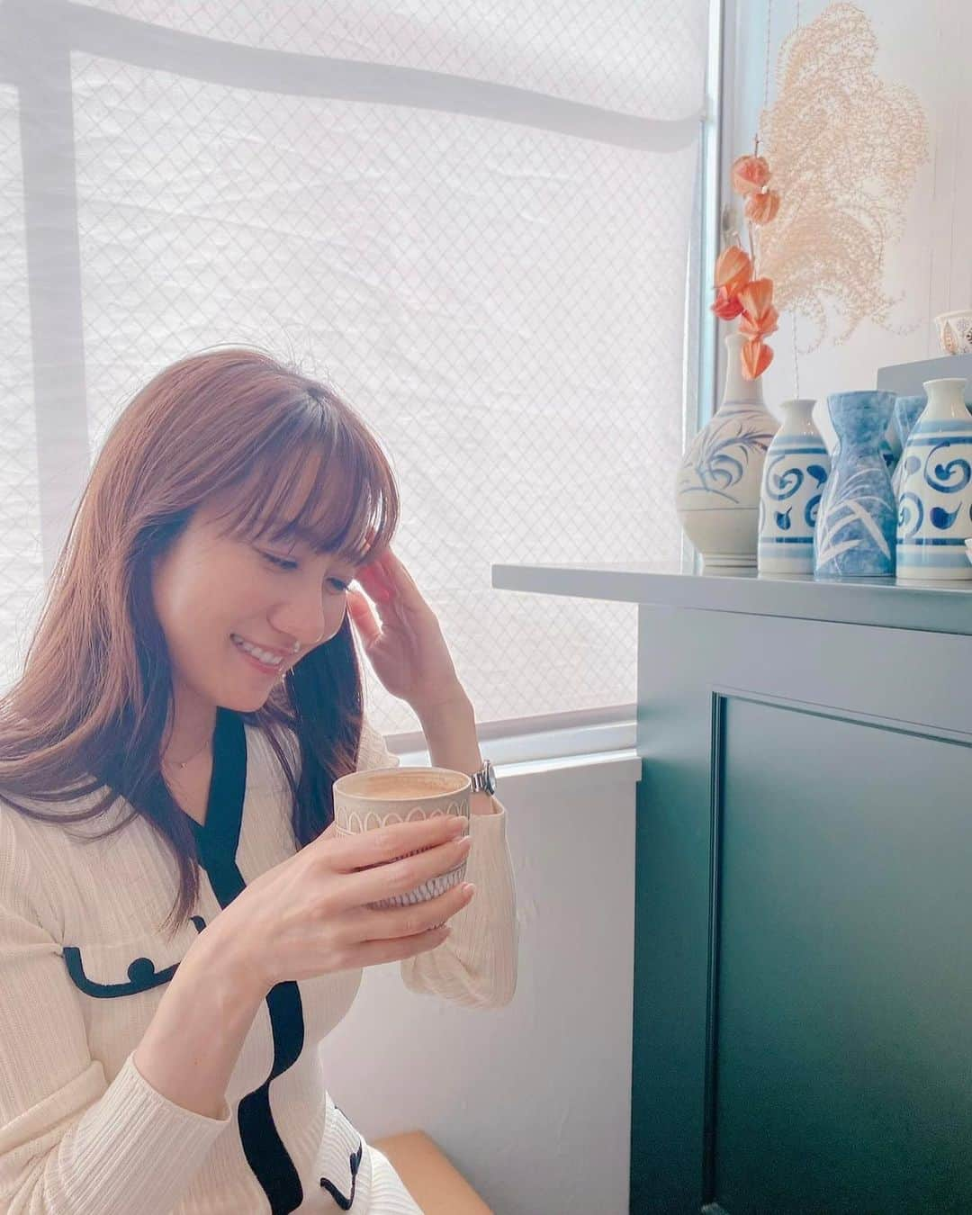 吉井明子さんのインスタグラム写真 - (吉井明子Instagram)「ෆ ෆ ෆ ちょっと前に… 友達とカフェにて☕️ Instagramっぽい写真を撮ってくれつつ、真顔で店内を撮る私を隠し撮りしてくれていました笑  #オフショット #私服 #ワンピース #気象予報士 #気象キャスター #weatherforecaster #기상캐스터　#氣象主播 #吉井明子 #友撮 #恒例の #不意打ち #隠し撮り #カフェ  #smile #微笑 #미소　#senyum」4月4日 14時58分 - akiko_yoshii_sunny_rain