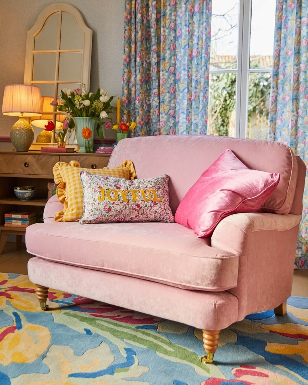 ローラアシュレイのインスタグラム：「As Easter break approaches, many of you are starting to plan their home improvement projects to create a fresh new look in time for spring.⁣ ⁣ Compliment your furniture with brand new upholstery. Choose from our striking range of sofa and armchair shapes like Lynden, Yarm or Enderby.⁣ ⁣ Now available on lauraashley.com and @nextofficial」