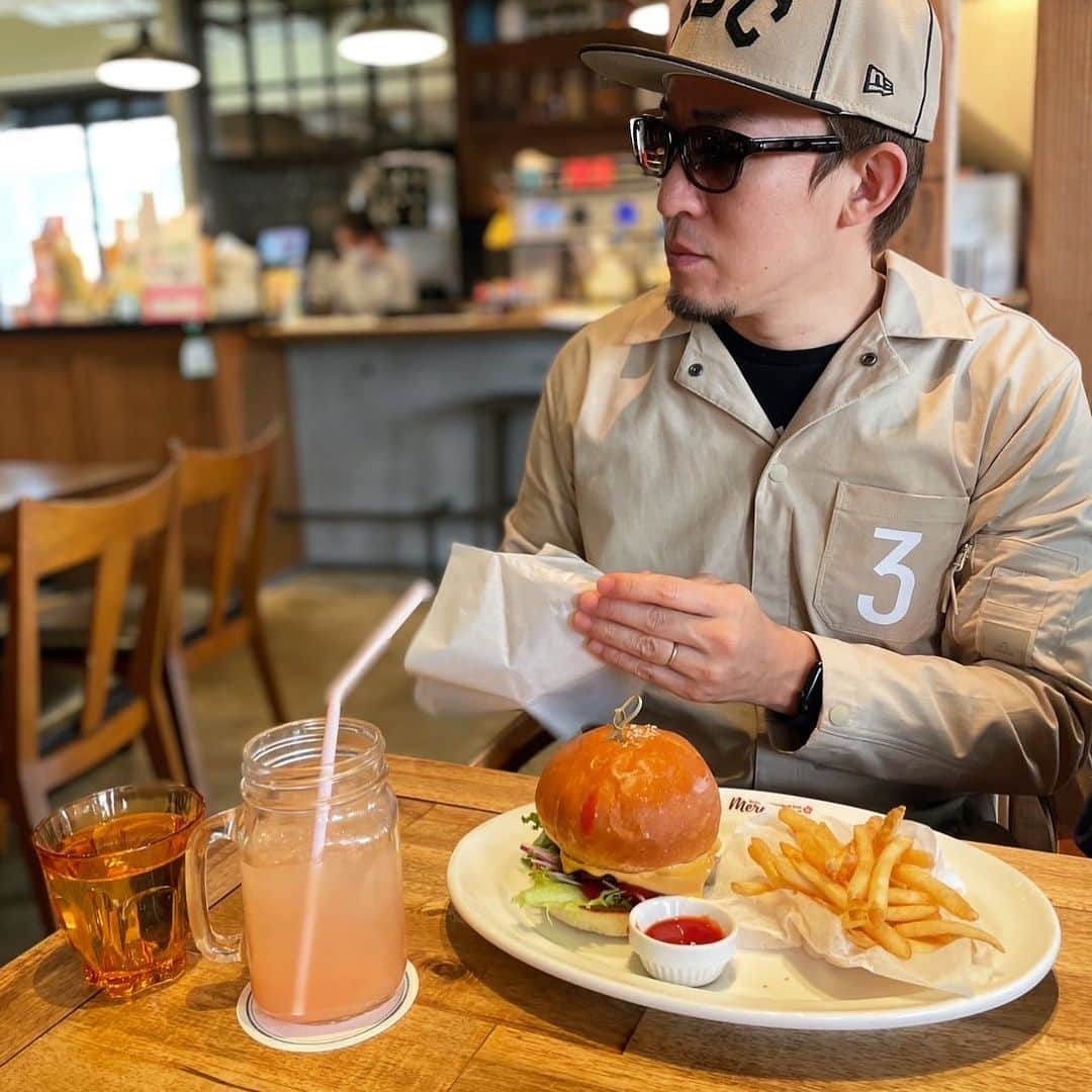 ファンキー加藤さんのインスタグラム写真 - (ファンキー加藤Instagram)「🍔 #lunch #hamburger #yummy」4月4日 15時11分 - funkykato_funkykato_funkykato