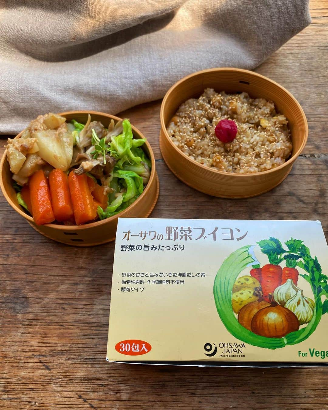 aomojiさんのインスタグラム写真 - (aomojiInstagram)「今日の弁当  春キャベツと舞茸炒め 人参ブイヨン煮 菊芋とツナの甘辛煮 玄米ひよこ豆入りご飯 炒りごまがけ梅干しのせ  #お弁当#曲げわっぱ弁当 #曲げわっぱ #オーサワジャパン #わたしのマクロビオティック #玄米菜食 #暮らし#日々#お弁当記録 #homemade #handmade #foodstagram #foodporn #japanesefood #lunchtime #lunch #lunchbox #cooking #yummy #life #aomojibento」4月4日 15時22分 - aomoji