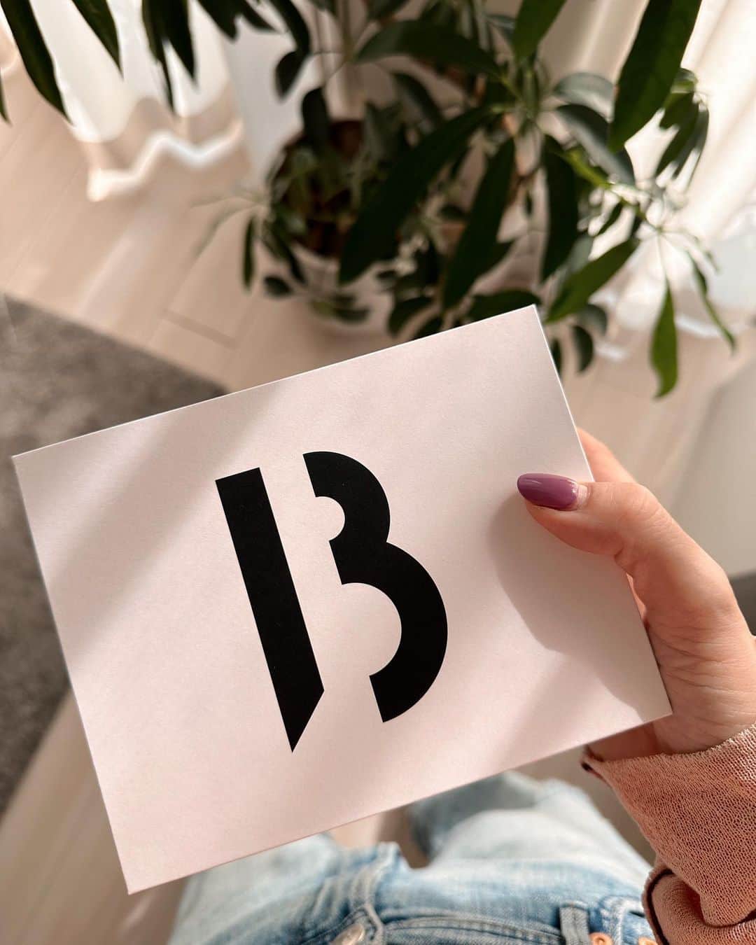 柏木亜季子のインスタグラム：「気分転換に🍃  #byredo」