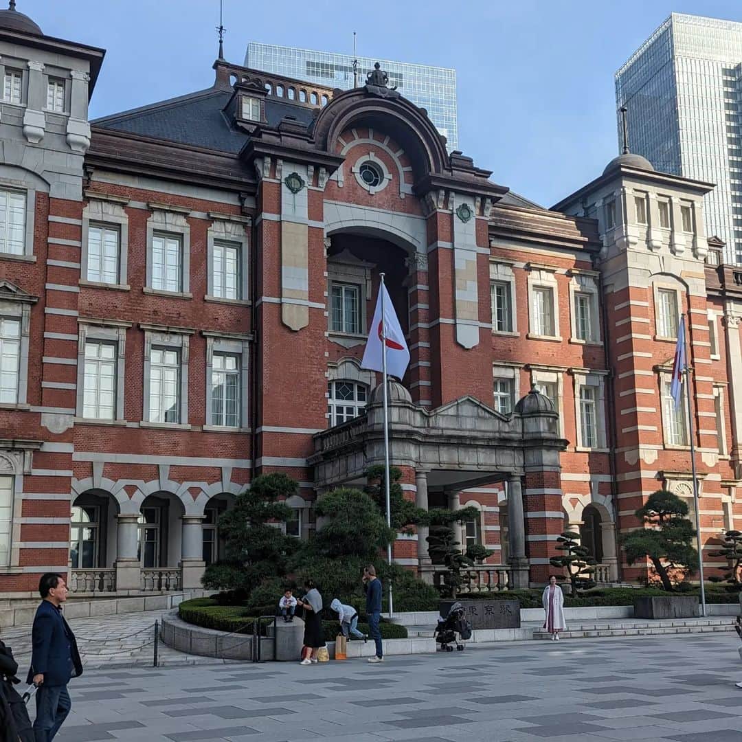のインスタグラム：「久々に東京駅きたーーーー。 駅の周りは観光客で賑わってる。 オレ、東京駅周辺観光したことないMAJIDE」
