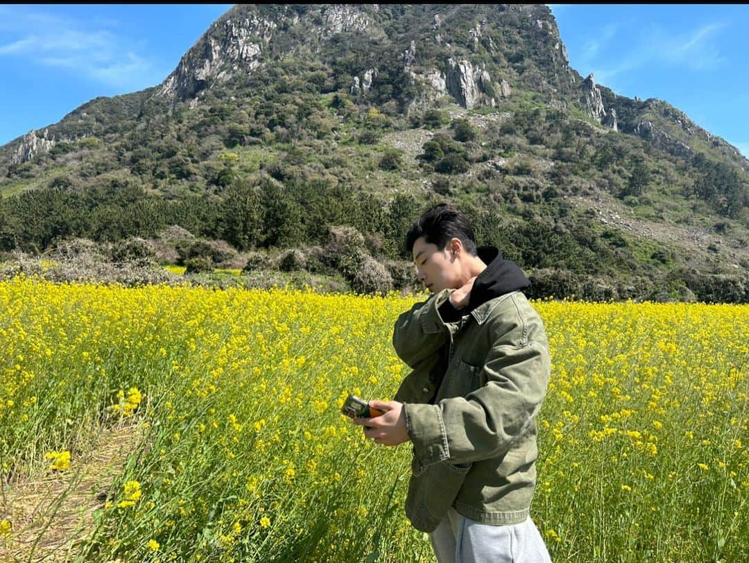 ウ・ドファンのインスタグラム：「🌼🌼🌼」