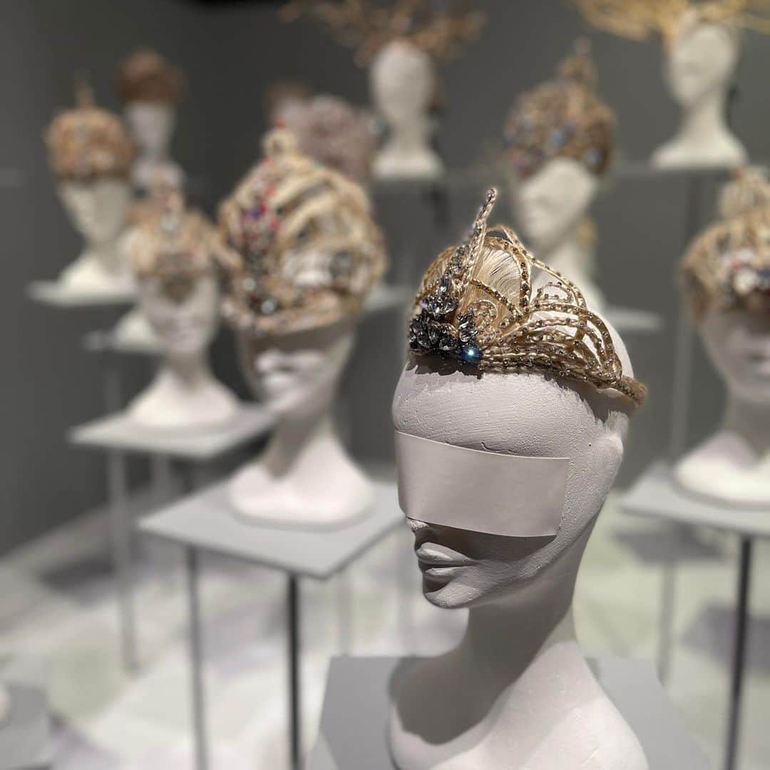 DJ YURiAさんのインスタグラム写真 - (DJ YURiAInstagram)「KAMO HEAD 加茂克也展 KATSUYA KAMO WORKS 1996-2020 @katsuyakamo   見応えのある空間。 圧巻の作品ばかりでした。  #kamohead #ヘッドピース」4月4日 15時58分 - djyuria