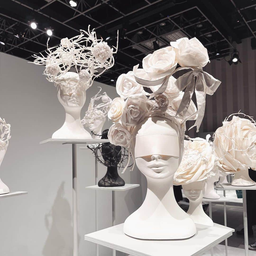 DJ YURiAさんのインスタグラム写真 - (DJ YURiAInstagram)「KAMO HEAD 加茂克也展 KATSUYA KAMO WORKS 1996-2020 @katsuyakamo   見応えのある空間。 圧巻の作品ばかりでした。  #kamohead #ヘッドピース」4月4日 15時58分 - djyuria