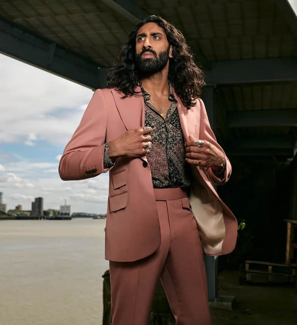 エドワード セクストンさんのインスタグラム写真 - (エドワード セクストンInstagram)「@amarchadhapatel wears the #EdwardSexton Pink Heritage Suit for @vanityfairitalia. Photographed by @josephsinclair and styled by @gracegilfeather.⁠ ⁠ #edwardsexton #savilerow #menswear #london #tailoring #sartorial #amarchadhapatel #vanityfair #vanityfairitalia⁠」4月4日 16時35分 - edwardsexton