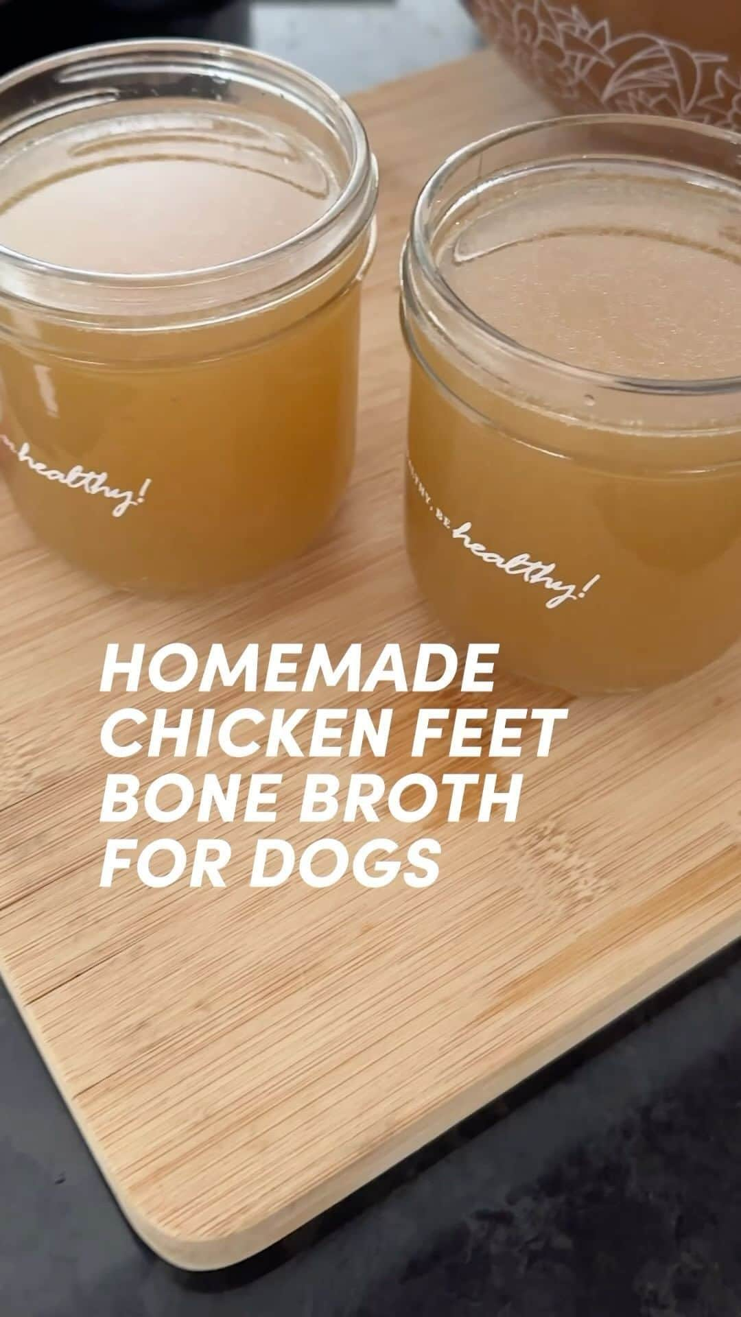 Geordi La Corgiのインスタグラム：「After seeing how overpriced bone broth was at pet stores, I decided to make my own! Chicken feet bone broth has a ton of benefits for dogs – it’s full of collagen, amino acids and other nutrients that boost the immune system, help maintain healthy skin and coat, support strong joints and improve their digestive health.   WHERE TO BUY CHICKEN FEET: Chicken feet is usually very affordable at Asian markets (or even ask your local butcher – feet often get thrown out, so you might be able to get a good deal). I used about 1.5 lb in this recipe and it cost me less than $4.   OTHER WAYS TO COOK IT: I used a slow cooker but if you have an instant pot, the broth should be done within a couple of hours. You can also use a stovetop but just make sure you keep an eye on it!   HOW TO FEED IT: I add about a tablespoon to my dog’s food once a day or give it to them as a frozen treat.   If you have any questions, drop a comment!」