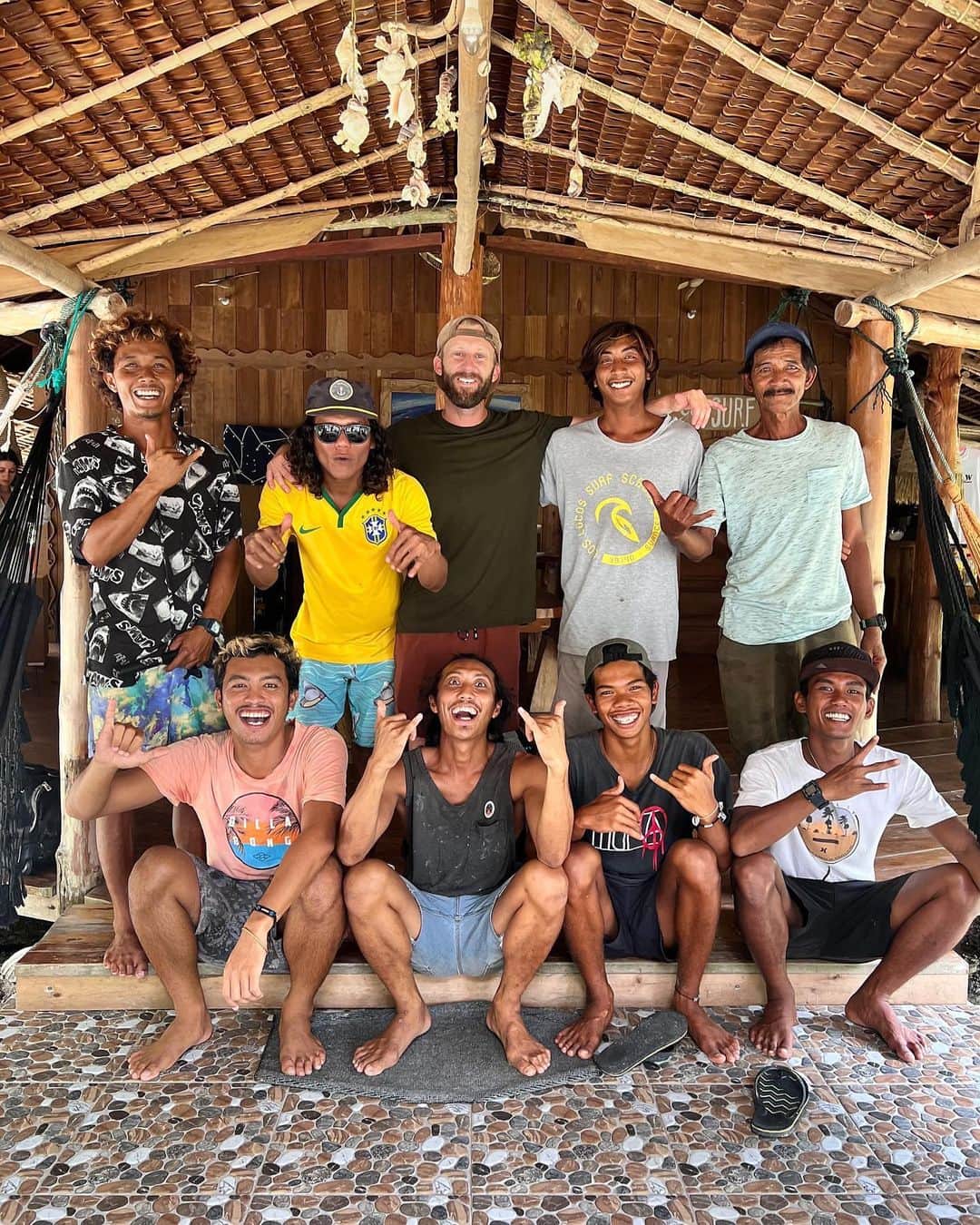 Travis Burkeさんのインスタグラム写真 - (Travis BurkeInstagram)「Maybe the locals thought I was a bit strange asking if I could help them mix and carry concrete haha, but I’ve always believed little gestures can go a long way. Whether that’s teaching photography tips, picking up trash, or even just saying please and thank you with a smile (bonus points if you try to learn a few words in their language), I think we can all make a difference in how we travel and the impact we make along the way!  I’m beyond thankful for the hospitality of everyone at @TheShadowMentawai, the friendships I made, and the incredible waves I got to share. Looking forward to heading back here again very soon 🤓🙏🏼🏄🏼‍♂️」4月5日 2時28分 - travisburkephotography