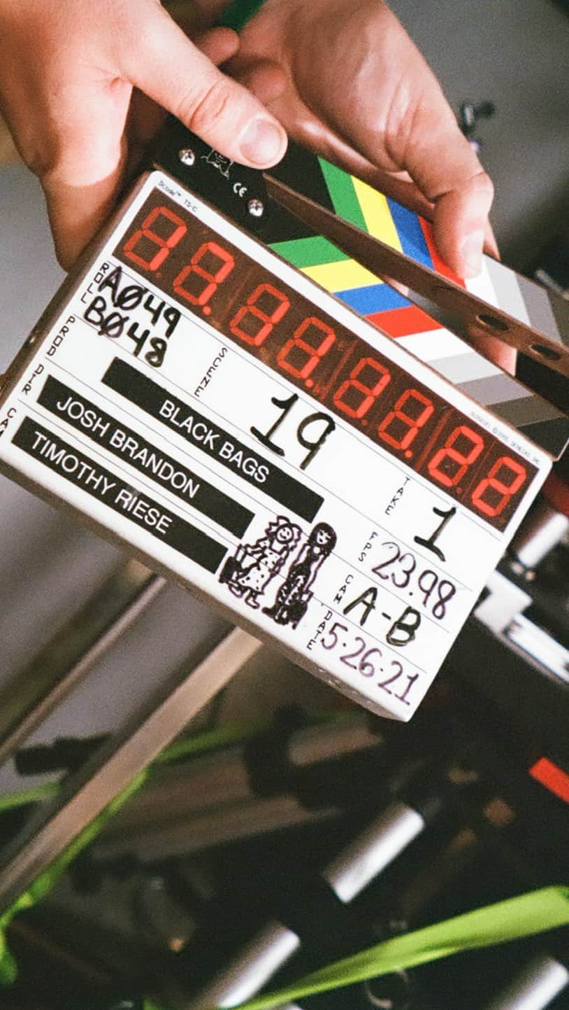 オレーシャ・ルーリンのインスタグラム：「It takes a village to make a film come to life. Our film “ BLACK BAGS” starring @lauravandervoort and myself directed by @thejoshbrandon is almost here. Available for pre order ( link in bio) and RELEASED APRIL 11. Here’s some fun behind the scenes of the madness that is movie making … and yes there are buckets of blood.」