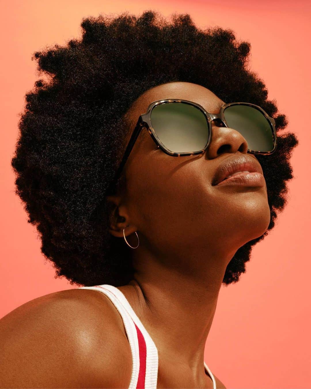 Warby Parkerさんのインスタグラム写真 - (Warby ParkerInstagram)「Our new summer collection saw its shadow, which means the season of soft plans and sunny forecasts is right around the corner 😉」4月5日 2時40分 - warbyparker