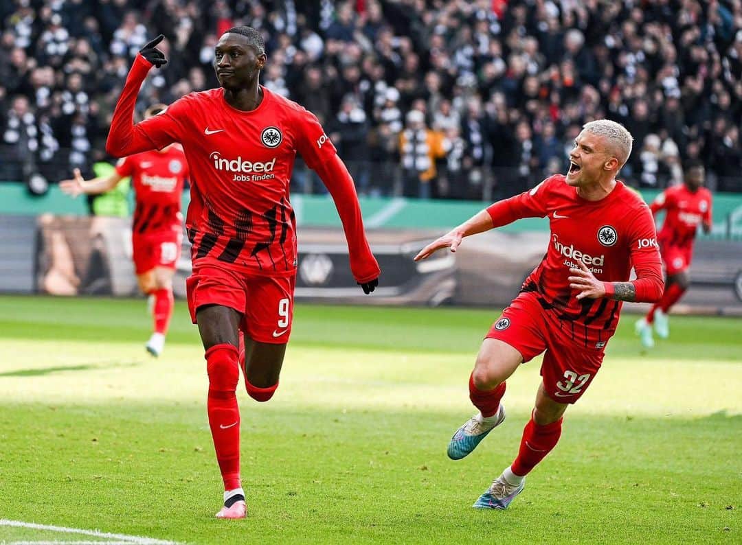 フィリップ・マックスのインスタグラム：「Big win, great atmosphere tonight! Strong team performance both on the offensive and defensive end 💪 Now, we have to keep that energy for the next league games! @eintrachtfrankfurt @dfb_pokal」