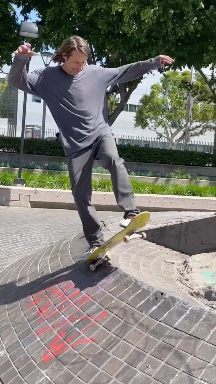 Nike Skateboardingのインスタグラム：「Fun day in DTLA. @stefanjanoski @guymariano @seanmalto in the Janoski OG+  Stefan’s iconic silhouette returns to skate shops and nike.com. Head to the 🔗 in our bio to learn more.  📹 @t_huff」