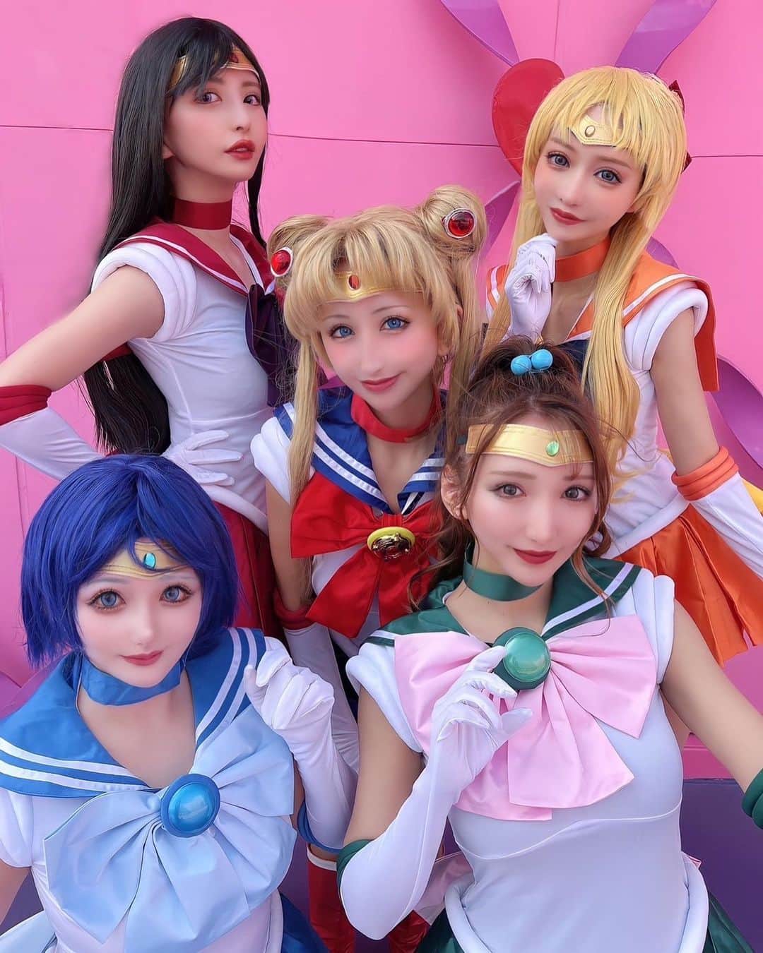 愛川みれいさんのインスタグラム写真 - (愛川みれいInstagram)「sailor moon 🌙💖🌏🎀  #ユニバーサルスタジオジャパン  #ユニバ#usj#コスプレ#コスプレイヤー #セーラー戦士#セーラームーン #大集合#世代#愛川みれい」4月4日 18時42分 - mirei.aikawa