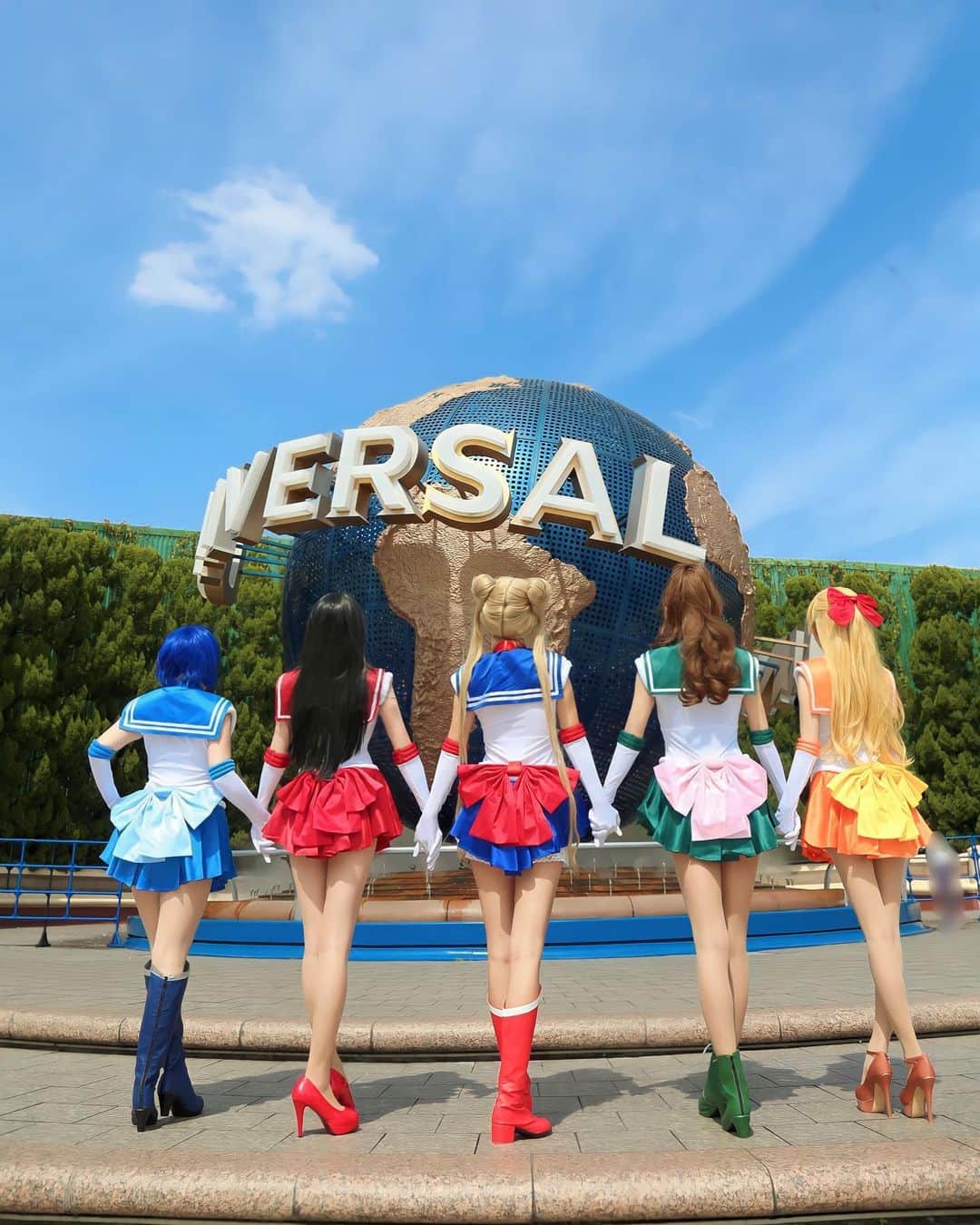 愛川みれいさんのインスタグラム写真 - (愛川みれいInstagram)「sailor moon 🌙💖🌏🎀  #ユニバーサルスタジオジャパン  #ユニバ#usj#コスプレ#コスプレイヤー #セーラー戦士#セーラームーン #大集合#世代#愛川みれい」4月4日 18時42分 - mirei.aikawa