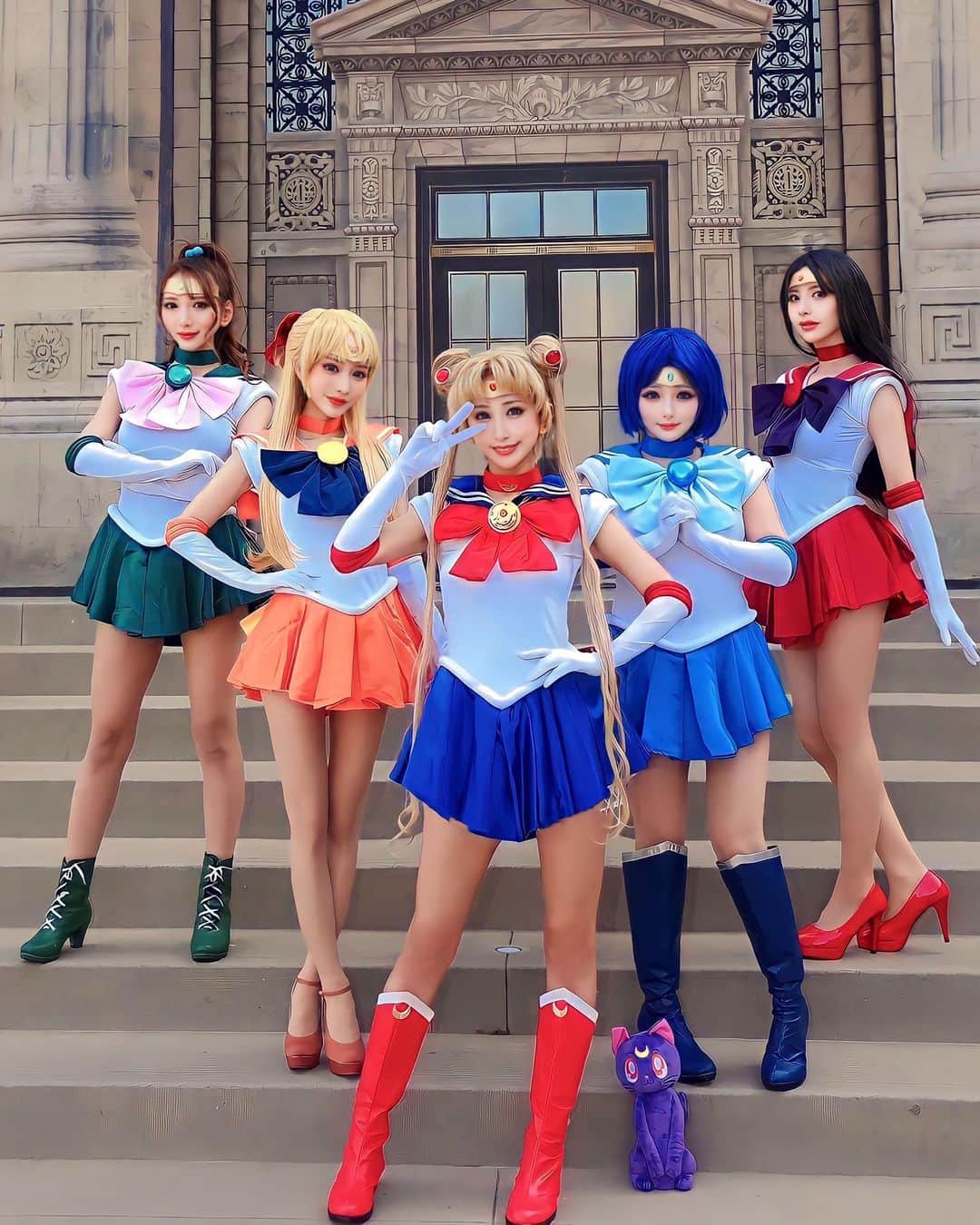 愛川みれいさんのインスタグラム写真 - (愛川みれいInstagram)「sailor moon 🌙💖🌏🎀  #ユニバーサルスタジオジャパン  #ユニバ#usj#コスプレ#コスプレイヤー #セーラー戦士#セーラームーン #大集合#世代#愛川みれい」4月4日 18時42分 - mirei.aikawa
