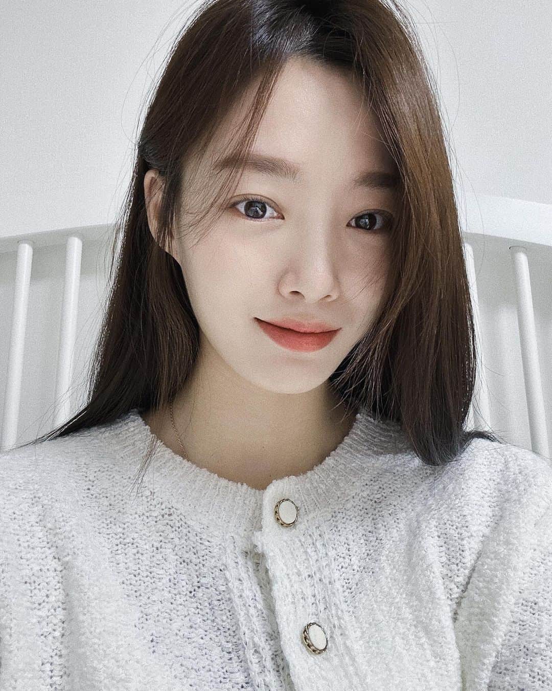 ナリ のインスタグラム：「인스타 얼마만이야😳」