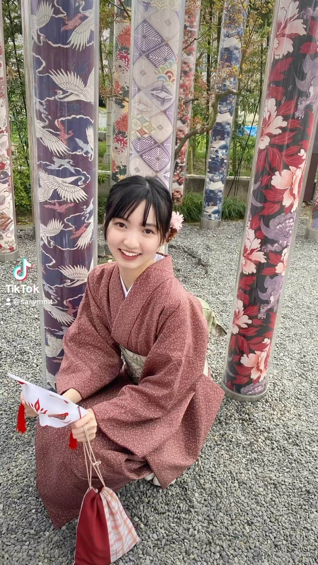 山本紗衣のインスタグラム：「京都の写真まとめてみた📸 楽しかったお腹いっぱい🍡👘  #07 #fjk #京都 #kyoto #着物 #京都着物 #狐のお面 #レトロ #写真 #オスカープロモーション #山本紗衣」