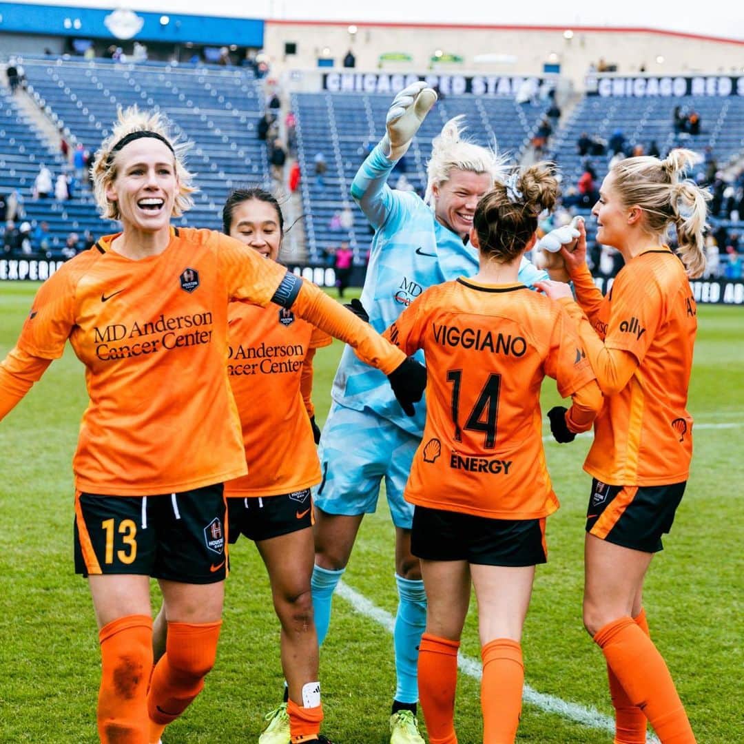 ソフィー・シュミットのインスタグラム：「Scenes from the weekend 🧡 😁」