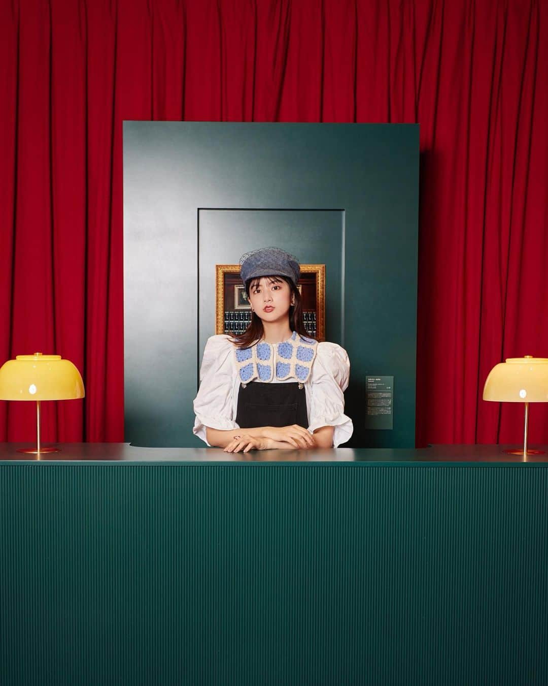 のインスタグラム：「明日からOPENの"ウェス・アンダーソンすぎる風景展"に行ってきました! 🏨   アメリカの方からヨーロッパなど幅広く、私が大好きな国の風景画がたくさんあり興味津々でした🦢 　 美しい、可愛い風景ばかりで今年絶対行きたいと思っていたヨーロッパ旅行の気持ちが膨らむばかり..💭🫠 いつも美術館に行くと記念に雑貨屋でポストカードを購入するんだけど、今回は可愛すぎてアートパネルも購入しちゃった!! ♡ 9枚目 　 同じ事務所の じーなちゃんがたくさん写真撮ってくれました📸うれしぃい。、 @jiina27  #AWA展 #ウェスアンダーソンすぎる風景展 #accidentallywesanderson」