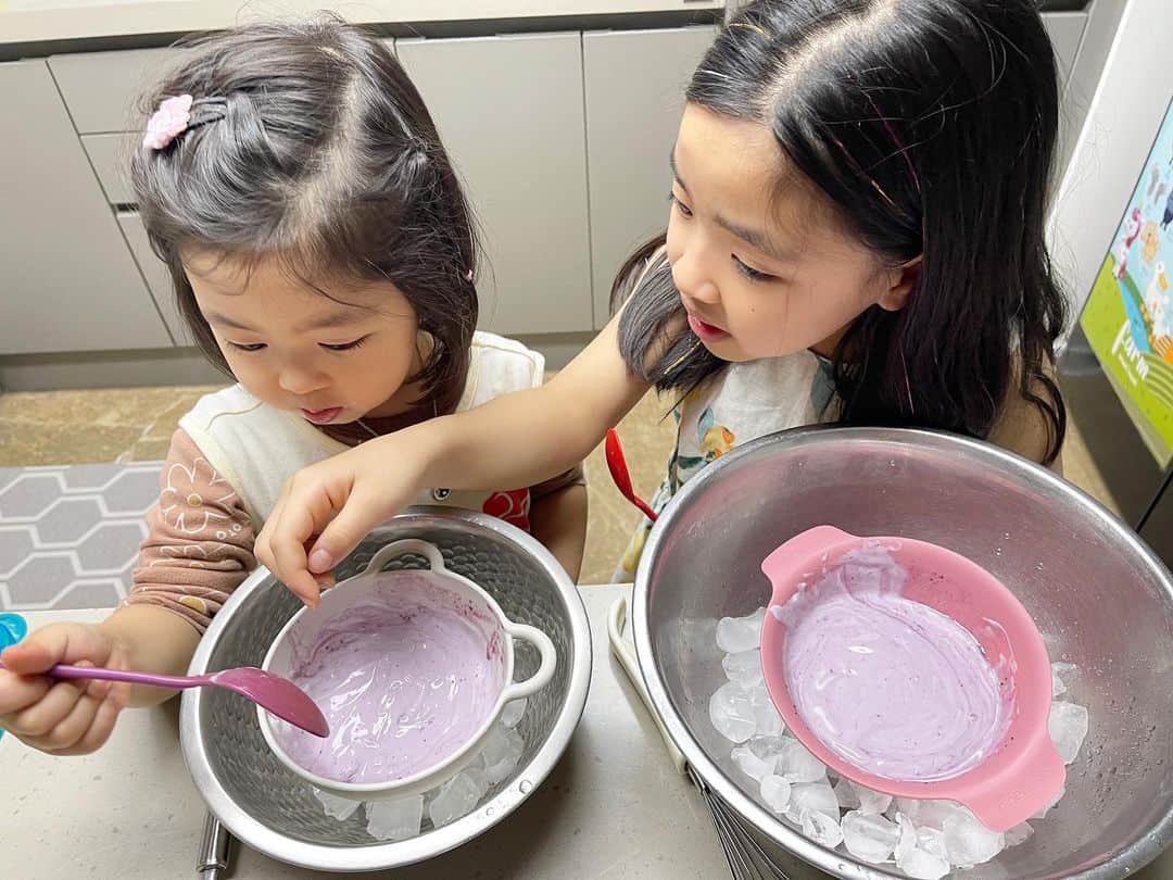 イ・ユンジのインスタグラム：「언니 이거 진짜 아이스크림 되는거 맞아함~?!😋」