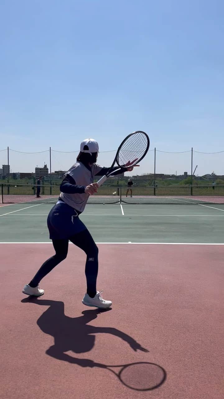 尾崎里紗のインスタグラム：「NEW Gravity✨ ⁡ 打感もボールの飛びも良くてかなり打ちやすかった！ 絶対一度は皆さんに試してみてほしいです😳」