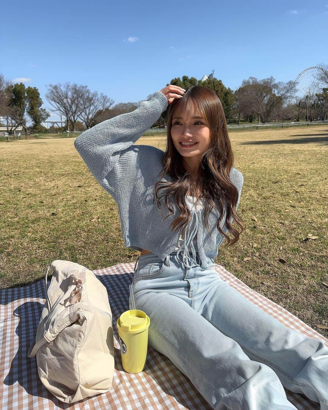 baby.maiさんのインスタグラム写真 - (baby.maiInstagram)「. . ちょっと前のPICNIC🧺🍒  もうあったかくて外で食べるのが めっちゃ気持ちいよなぁ〜🫧 寝転んだら寝れる😪笑  春っぽく @shein_japan の水色カーデ👒 最近こーゆう感じの好きで買っちゃう🤭 品番は"12571701"だよ〜🛒  お買い上げ金額1～5,999円まではセール価格より15%OFF 6,000円以上は20%OFFが適用されるよ🙆🏽‍♀️ クーポンコード:babymai  6月30日まで使えるので是非使ってね🫶🏽  #万博 #万博記念公園 #万博公園 #picnic #ピクニック #ピクニックコーデ #SHEIN #SHEINforALL #SHEINpartner #ad #OOTD @isntshe_official #isntshe」4月4日 19時02分 - maixxaloha