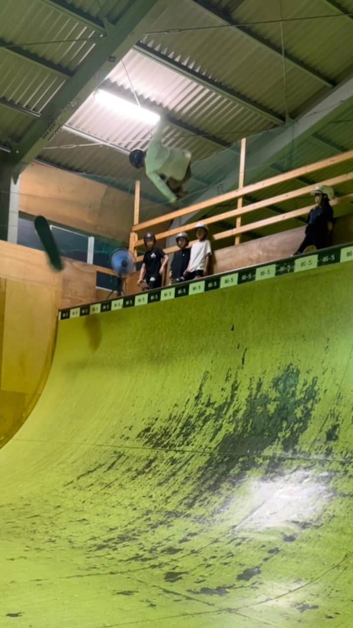 笹岡建介のインスタグラム：「🤣🤣🤣😲  @dcshoes_japan @dorcus_tbs  @stance_japan @triforce_k @skullcandyjapan @independenttrucks  @187killerpads @hi_5.skatepark  #dcshoesjapan #dcshoes #skullcandyjapan #bells #independenttrucks #triforce_k #hi_5 #dorcus_tbs #avex#6556skateboarding #showgekiskateboards #13mind #instagood #Thankyou#dubai #park #instagram #最高#fun」