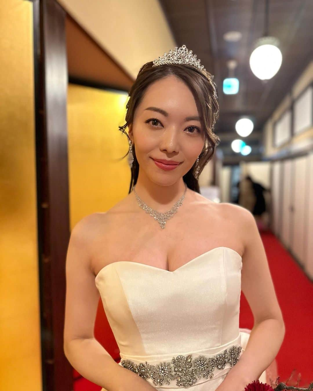 今村仁美さんのインスタグラム写真 - (今村仁美Instagram)「挙式は、縁結びでも有名な #東京大神宮 さんで執り行いました✨  伝統と歴史のある東京大神宮の神前式✨お見せ出来る写真は無いけど、とてもとてもいい思い出になりました☺️  前撮りは韓国にてゴージャスに行ったから、結婚式は日本の伝統を生かした和装で執り行いたいと思ってたので、夢がひとつ叶いました✨ 旦那さま、大好きな家族、また雨の中御来席頂いた方々、プランナーの佐伯さん、には本当に感謝です☺️💕  まだまだ結婚式投稿続きますが、お許しを🥰  #結婚式 #神前式 #神前式挙式  #和装 #日本の美 #結婚式コーデ #結婚式場 #花嫁メモ #花嫁記録 #wedding #weddingdress #dress #weddingday」4月4日 19時18分 - imamura_hi