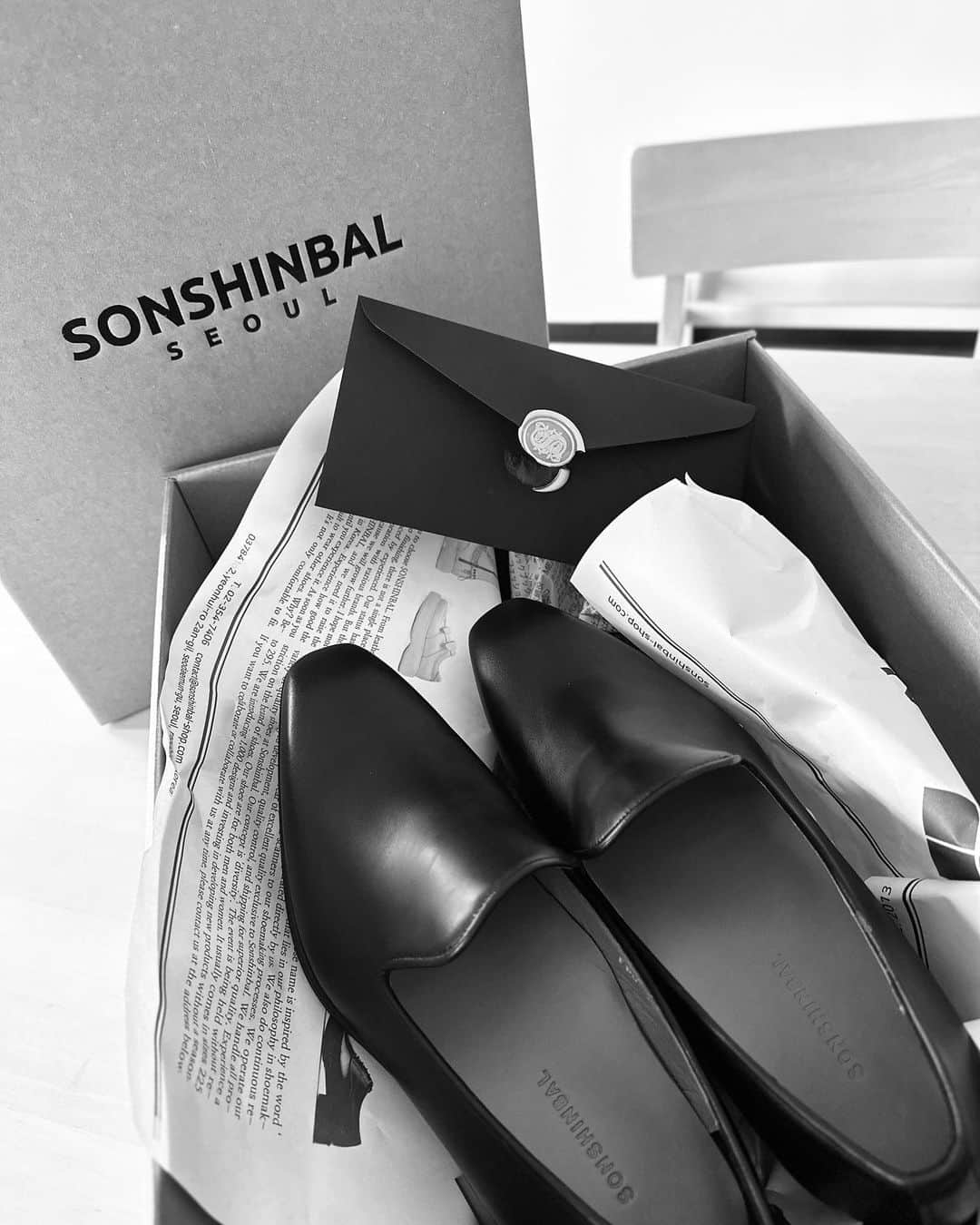 都築青空さんのインスタグラム写真 - (都築青空Instagram)「韓国の革靴ブランド 『SONSHINBAL』の靴届きました👞 @clolineonline @sonshinbal   SONSHINBAL は、2013年創業の韓国語で 「手作り靴」という意味をもつ ジェンダーレス・ハンドメイド・シューズブランド。 全て、オーダー後に自社工場の 職人さんによる製作を行ってるんだって！  サイズは小さめをお勧めされたから ワンサイズ下げたんだけどそれでも大きかった🥲🥲 とっても素敵だから中敷き入れて履けないかなあ💭  #koreabrand #sonshinbal #handmadeshoes #kculture #koreafashion #cloline #clolineonline #LifewithSONSHINBAL」4月4日 19時19分 - aozora723