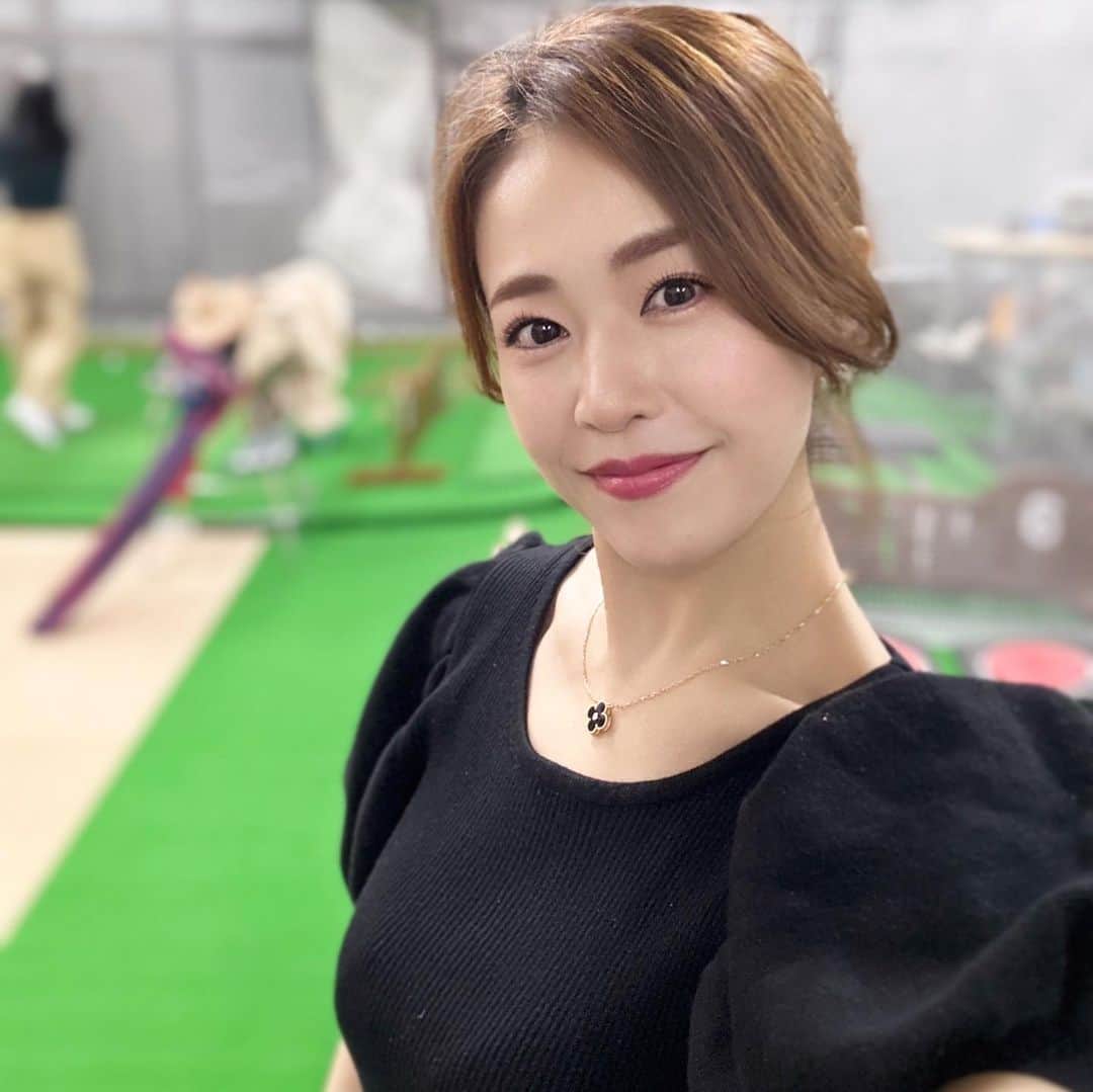 しろまっするのインスタグラム：「･ 久ーーーしぶりにゴルフ始めました⛳️ トレーニングに追加✌️ 絶対上手くなる( •̀ᴗ•́ )و ̑̑  #healthandfitness #healthyhabits #golfgirl #golflessons #表参道 #ゴルフ女子  #ゴルフウェア #ゴルフレッスン #ゴルフ初心者 #ゴルフはじめました #スポーツ女子 #トレーニング好き #しろまっする」