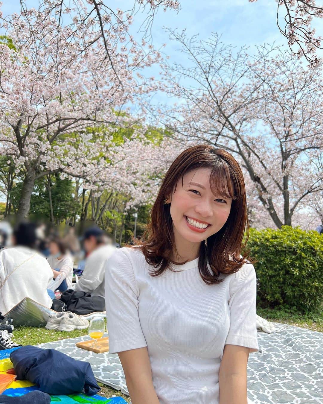 河谷麻瑚のインスタグラム：「.  大阪城公園でお花見！🌸💕　 　 #大阪城公園 #桜#お花見」