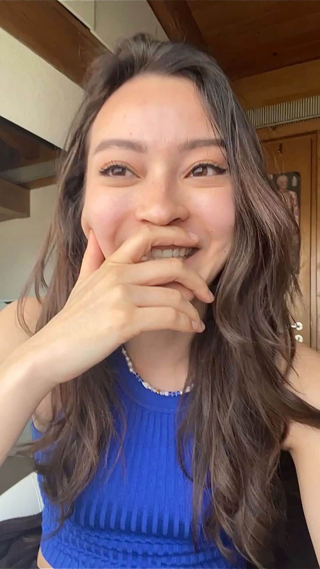 澄那シュトゥーダーのインスタグラム：「REASON TO CELEBRATE 😭  brb gonna cry happy tears... anyone who's gone through the visa process themselves knows how grueling it can be.  The approval of a visa can impact and shape your future and career. I've lived in Zurich, Berlin, New York, and can't believe that I now get to call London my home. So grateful! Thank you to everyone who has helped me with my Global Talents visa application this past half year. Took a village but we did it!! 🇬🇧」