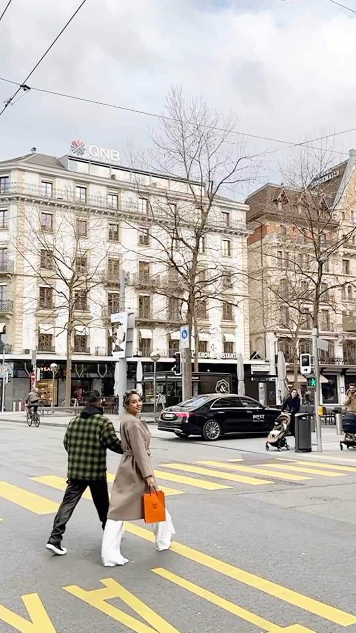 のインスタグラム：「Left my heart in Geneva. 🦢💘 我超愛日内瓦 !!!  初めて行ったスイスの都市ジュネーブ。 時計の街として知られているけど、どこから見た景色も本当に美しくてご飯が美味しくて更になによりも人がとっても優しくてまた絶対行きたい場所でした✨」