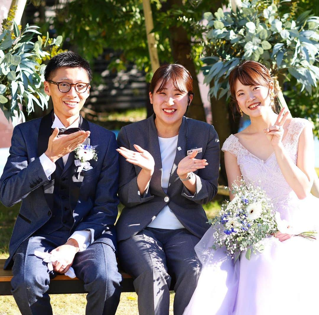 結婚式場ブランレヴュー宇都宮アクアテラスさんのインスタグラム写真 - (結婚式場ブランレヴュー宇都宮アクアテラスInstagram)「・ \チームで作る結婚式/ 新郎新婦様と一緒に 沢山考えた1日がカタチになる瞬間は 何度見てもステキです  ブランレヴューでは 新郎新婦様と結婚式のテーマを決め 当日まで準備をしていきます  同じ結婚式はひとつもありません  おふたりと大切な1日を創り上げられること とても嬉しく思っております！  ブランレヴューで 素敵な瞬間を一緒に創りましょう♡  ｡.｡･.｡*ﾟ+｡｡.｡･.｡*ﾟ+｡｡.｡･.｡*ﾟ+｡｡.  ご予約は @blancrevue_wedding  HPよりお待ちしております！  お会いできますことを キャスト一同心より たのしみにしております♡  ⁡ #ブランレヴュー宇都宮アクアテラス#ブランレヴュー#ビアンカ花嫁#フィオーレビアンカ花嫁 #栃木結婚式場#栃木花嫁#宇都宮結婚式場#宇都宮花嫁#dearswedding#dears花嫁 #プレ花嫁#全国のプレ花嫁さんと繋がりたい #日本中のプレ花嫁さんと繋がりたい #ウエディングドレス  #結婚式 #感謝 #ありがとう  #ウエディングプランナー  #ウエディングプロデュース  #ウエディンフォトグラファー  #ウエディングプランナーで選ぶ結婚式」4月4日 19時36分 - blancrevue_wedding