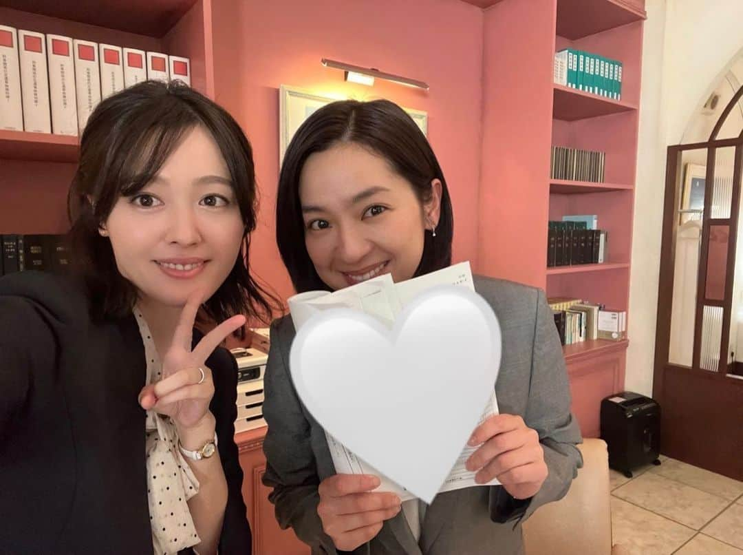 久住小春さんのインスタグラム写真 - (久住小春Instagram)「律子役の中村アンさんと☺️ 律子さんの立会事務官です🐥🤍 @keiji.kenji.hanji  #ケイジとケンジ時々ハンジ  #中村アン　さん」4月4日 19時36分 - koharu_kusumi.official